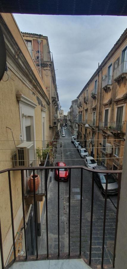 Domus Odeon La Casa Nel Parco Archeologico Di Catania Apartment Luaran gambar